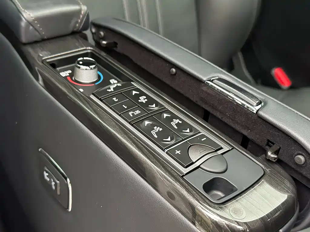 Lexus LM 2020 300h seven-seater elegant version купить на сайте DeffCars