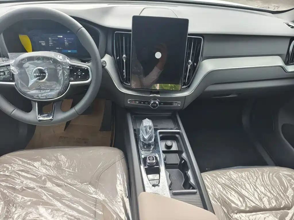 Volvo XC60 2026 B5 four-wheel drive Zhiyi Luxury Edition купить на сайте DeffCars