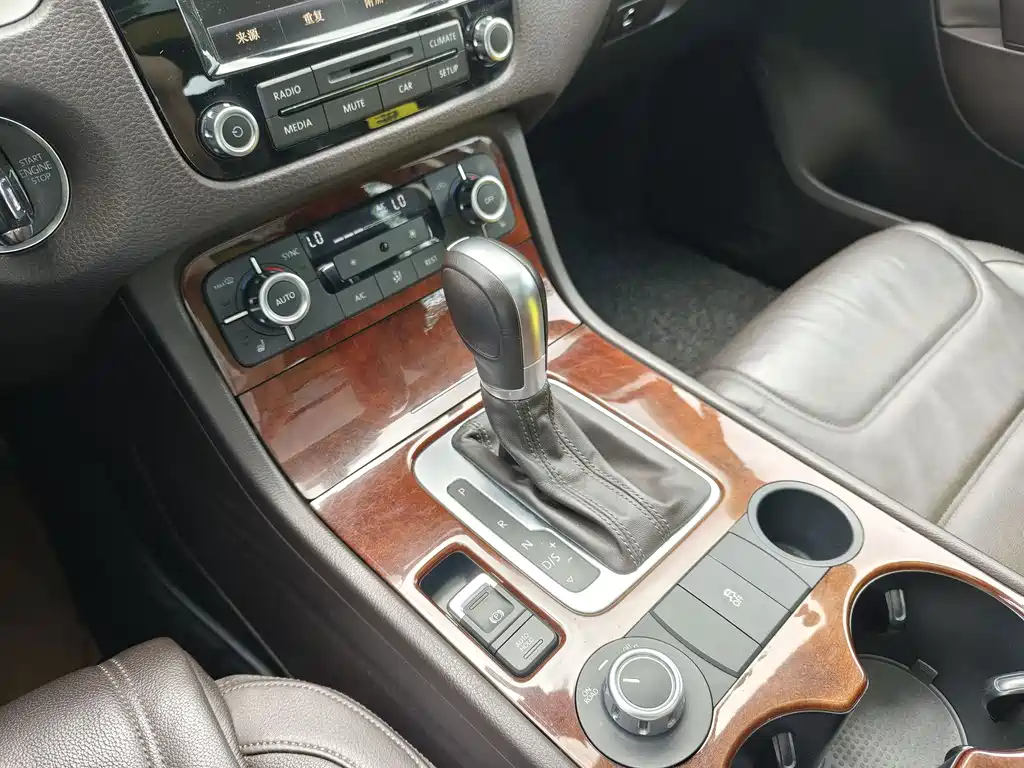 Touareg 2015 3.0TSI standard model купить на сайте DeffCars