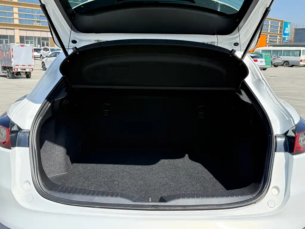 Mazda CX-4 2021 2.0L automatic two-wheel drive Blue Sky Vitality Edition купить на сайте DeffCars