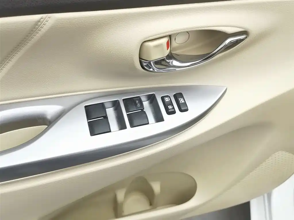 YARiS L 2014 1.3E manual charm version купить на сайте DeffCars