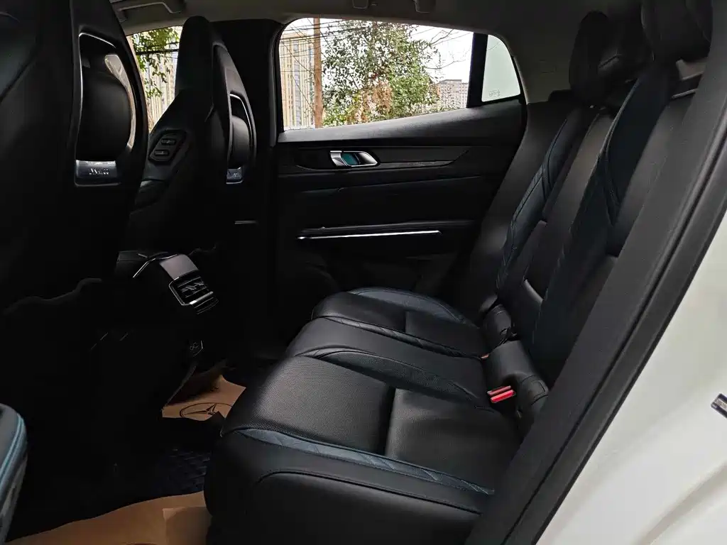 Lynk & Co 05 2022 2.0TD two-wheel drive shines Halo купить на сайте DeffCars