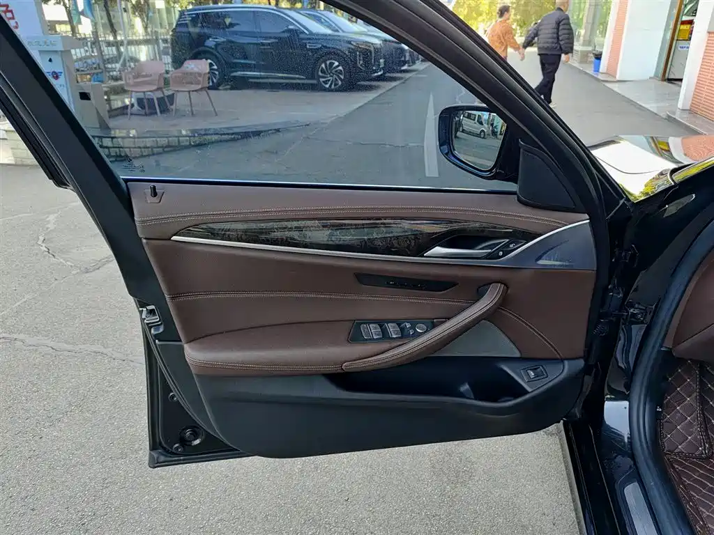 BMW 5 Series 2021 530Li Leading Luxury Package купить на сайте DeffCars