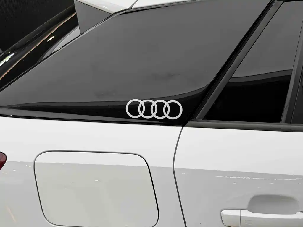 Audi Q2L 2018 35 TFSI launches exclusive version, National VI купить на сайте DeffCars