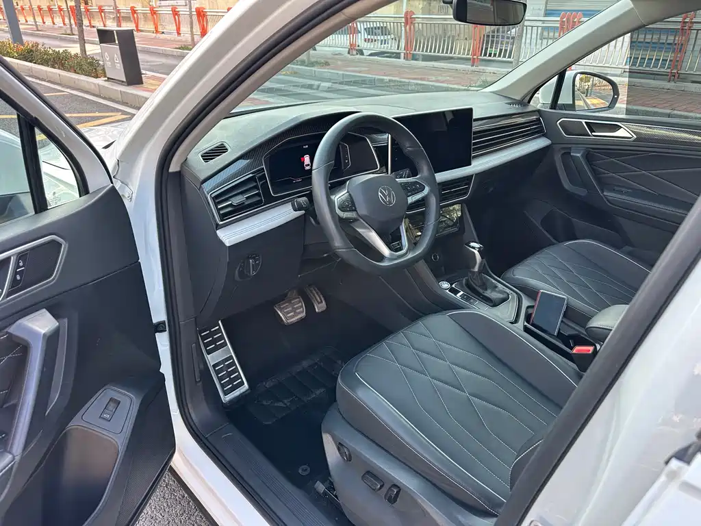 Tiguan L 2024 Outstanding Model 330TSI Automatic Two-wheel Drive R-Line Longyao Edition купить на сайте DeffCars
