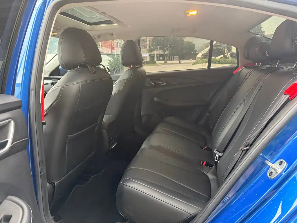 Roewe i5 2019 1.5L automatic 4G Internet Langham Edition купить на сайте DeffCars