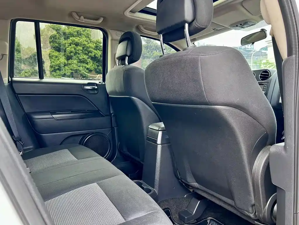 Compass (imported) 2014 facelift 2.4L four-wheel drive comfort version купить на сайте DeffCars