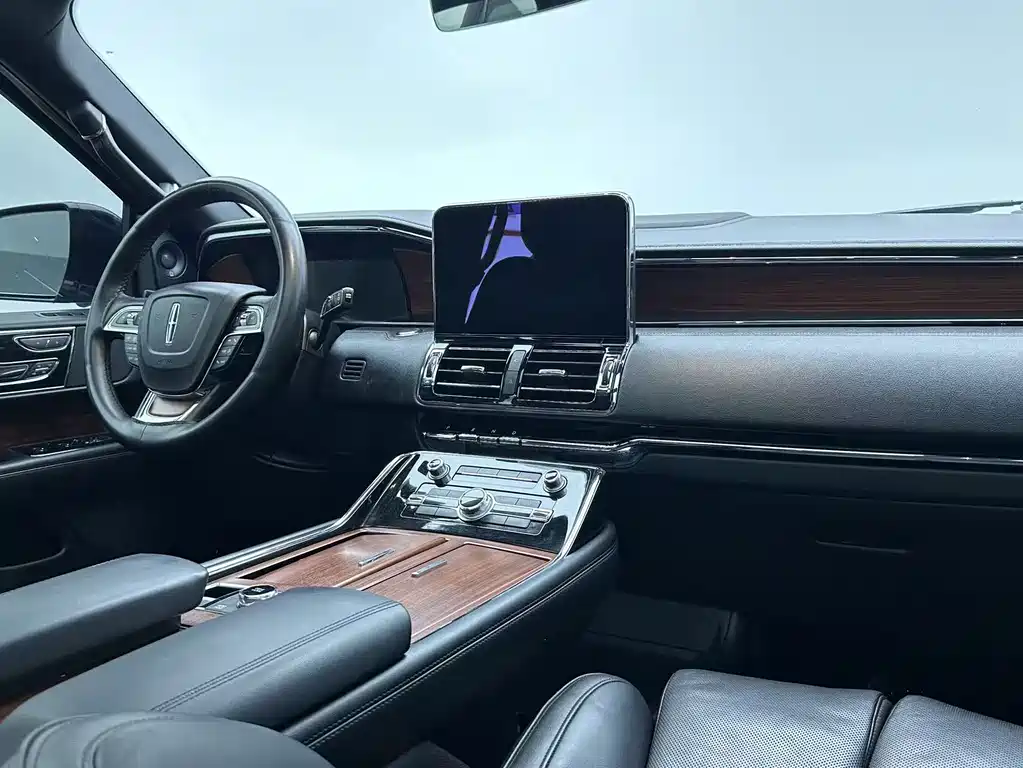 Navigator 2018 3.5T President Series National V купить на сайте DeffCars