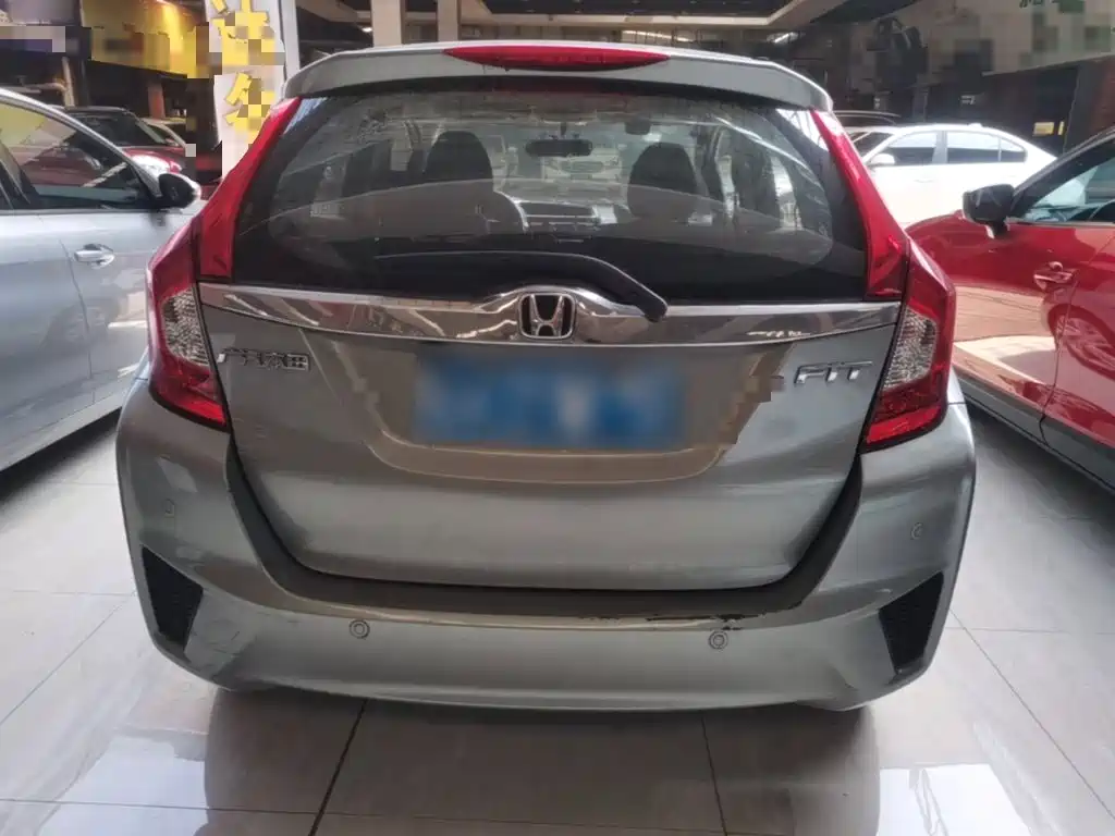 Fit 2014 1.5L SE CVT fashion model купить на сайте DeffCars