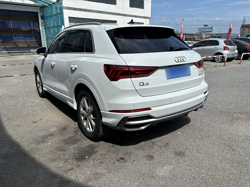 Audi Q3 2019 35 TFSI aggressive and dynamic model купить на сайте DeffCars