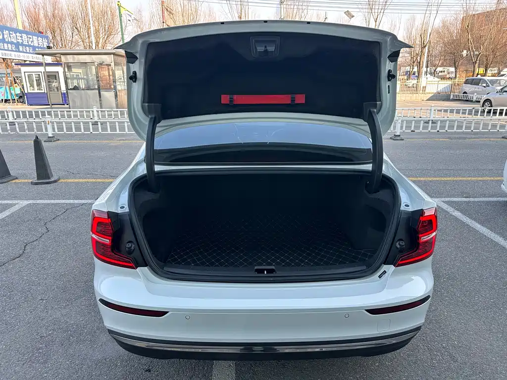 Volvo S60 2023 B4 Zhiyuan Luxury Edition купить на сайте DeffCars