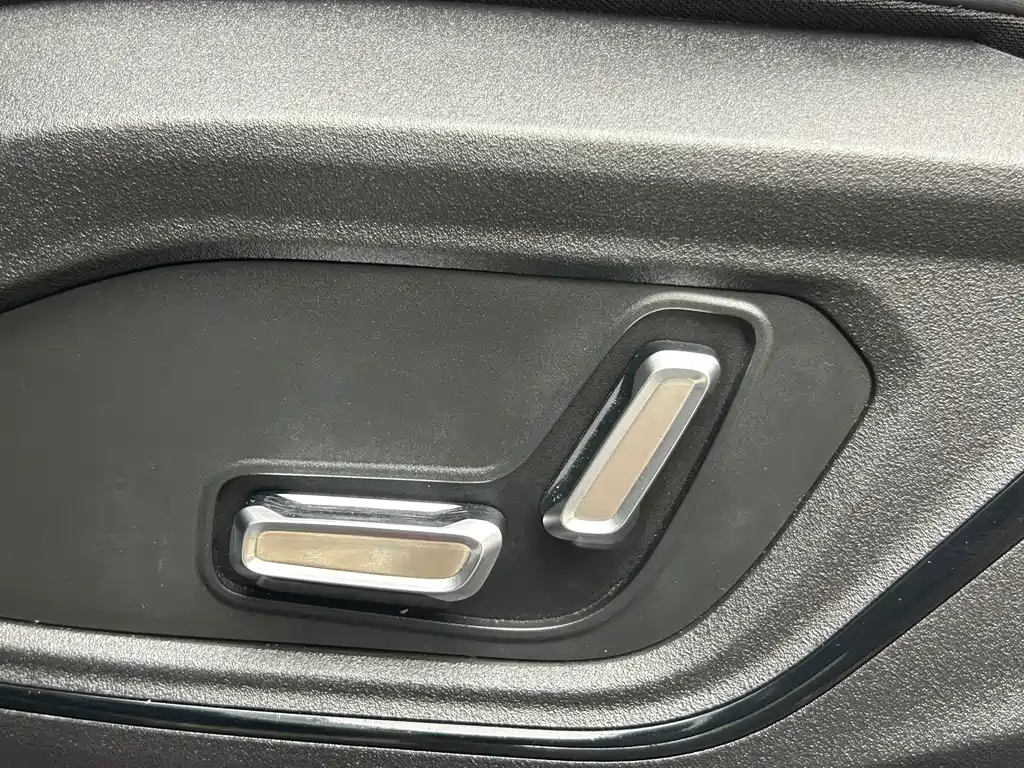 Lynk & Co 03 2023 1.5TD DCT Pro купить на сайте DeffCars