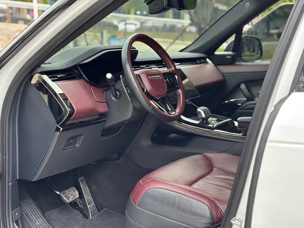 Range Rover Sport 2024 400PS Dynamic SE купить на сайте DeffCars