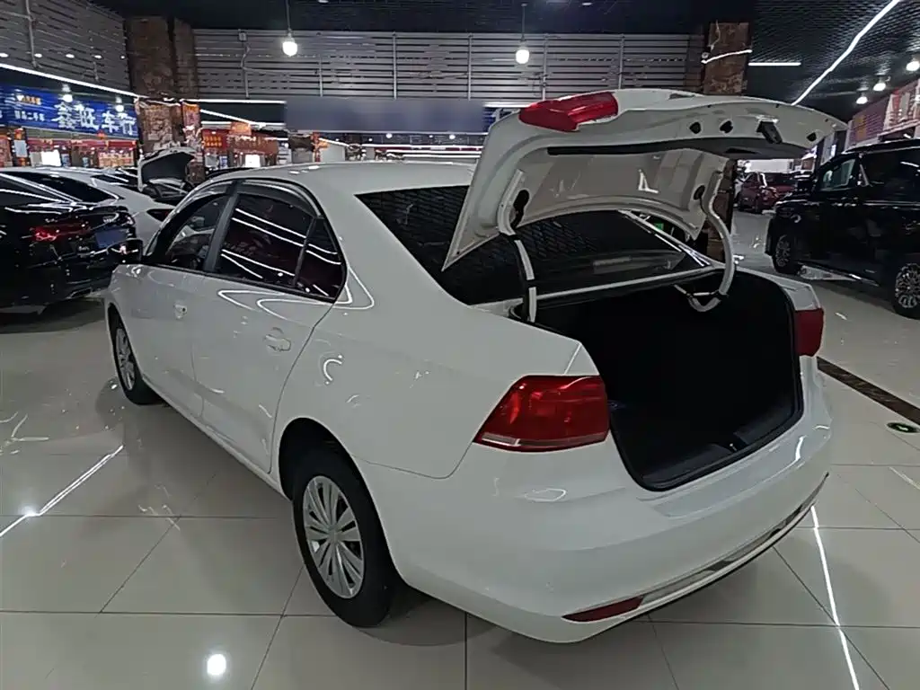 Santana 2018 1.5L Manual Fashion Edition купить на сайте DeffCars