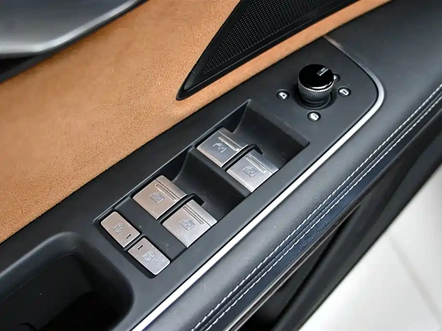 Audi A8 2024 A8L 50 TFSI quattro Premium Selection купить на сайте DeffCars