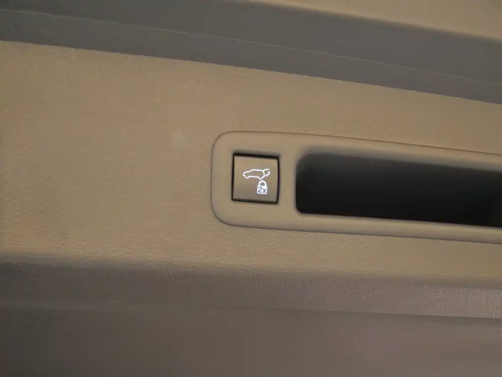 SIENNA 2021 2.5L Hybrid Premium Edition купить на сайте DeffCars