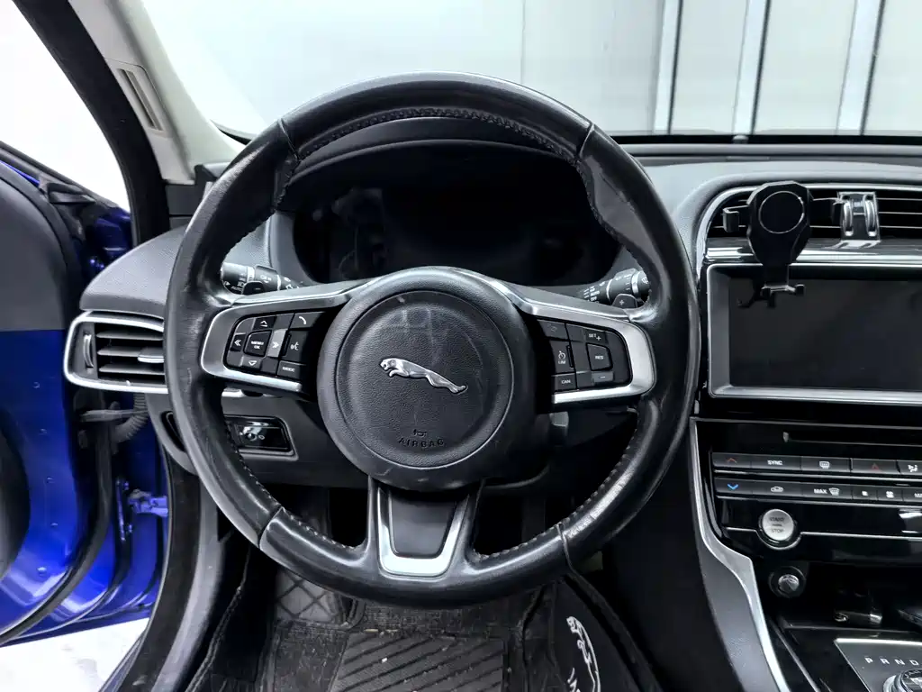 Jaguar XEL 2018 2.0T 200PS first limited edition купить на сайте DeffCars