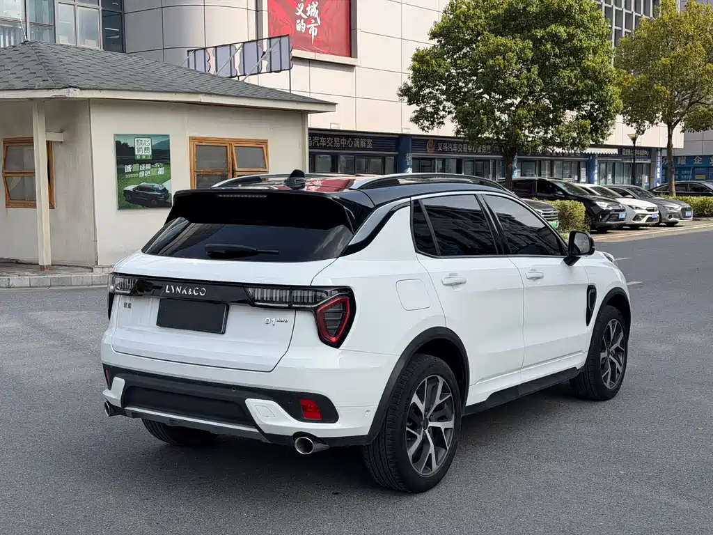 Lynk & Co 01 2017 2.0T 4WD Pro version купить на сайте DeffCars