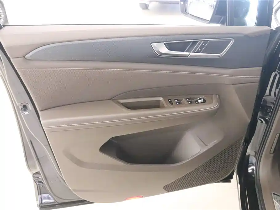 Weiran 2024 330TSI Business Edition купить на сайте DeffCars