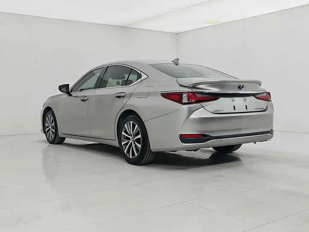 Lexus ES 2018 300h Excellence Edition National VI купить на сайте DeffCars