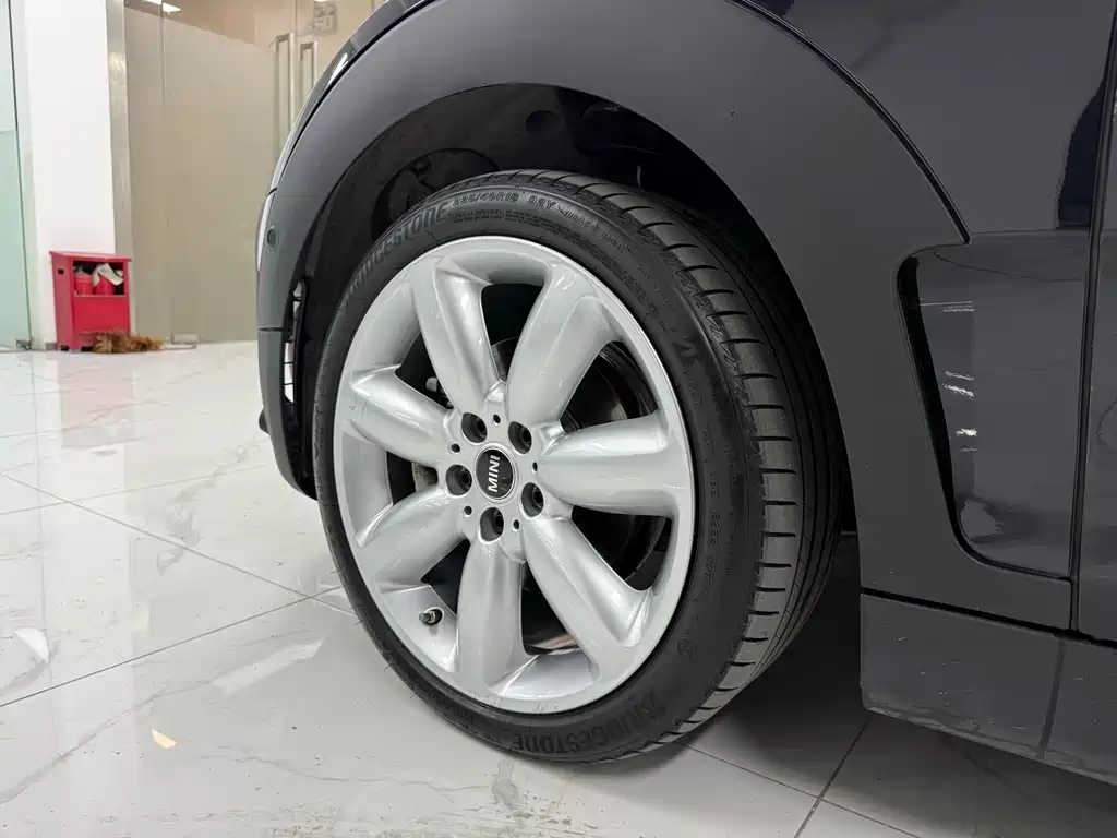 MINI CLUBMAN 2023 1.5T COOPER Connoisseur купить на сайте DeffCars