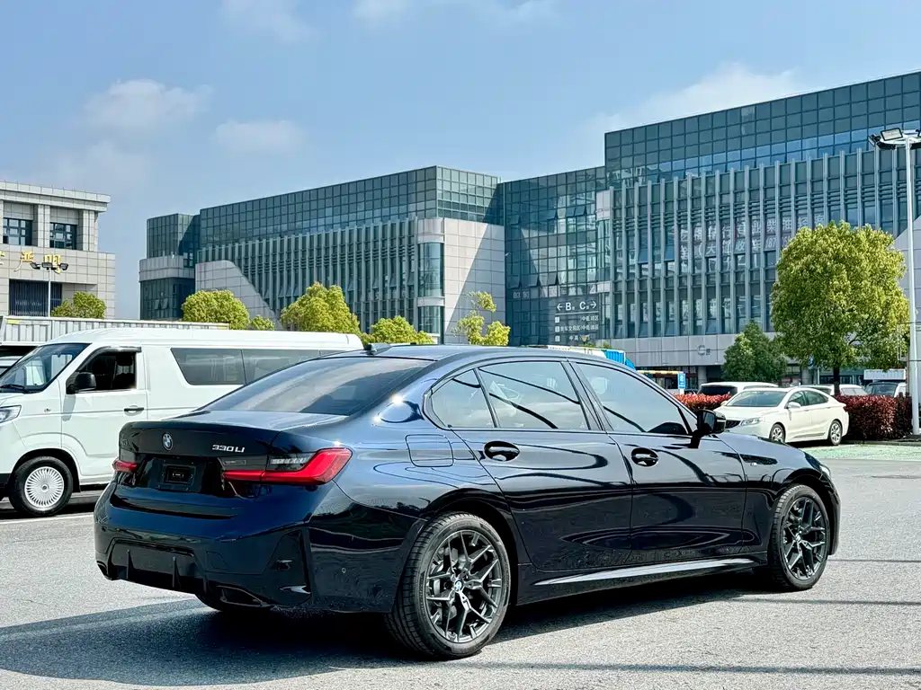 BMW 3 Series 2025 330Li M Sports Night Package купить на сайте DeffCars