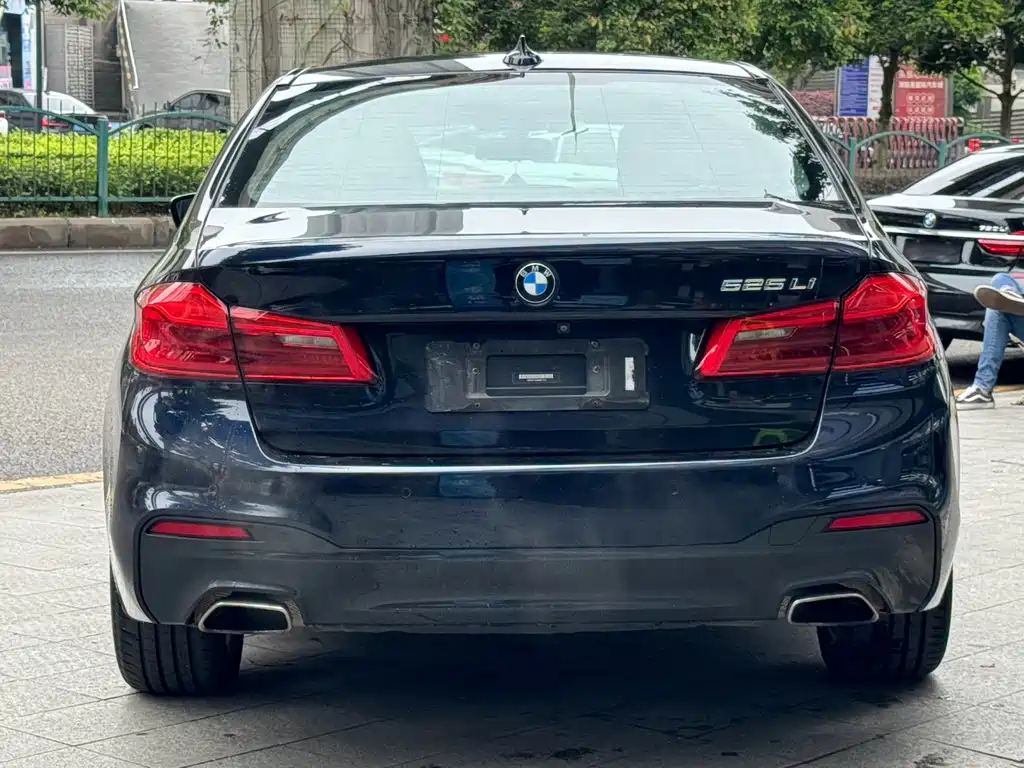 BMW 5 Series 2018 525Li M Sports Package купить на сайте DeffCars