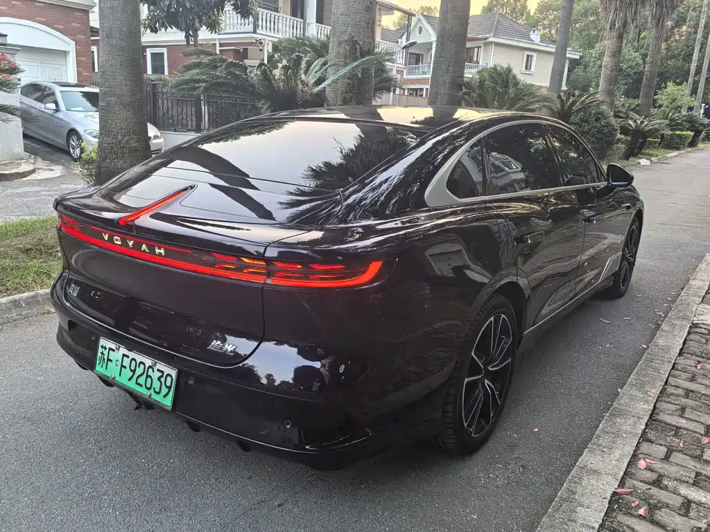 Chasing light 2024 PHEV four-wheel drive ultra-long battery life flagship version купить на сайте DeffCars