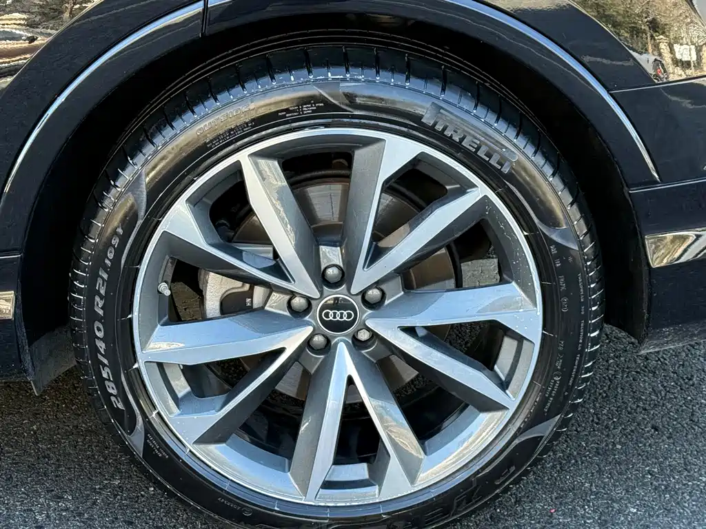 Audi Q7 2021 55 TFSI quattro S line sports version купить на сайте DeffCars