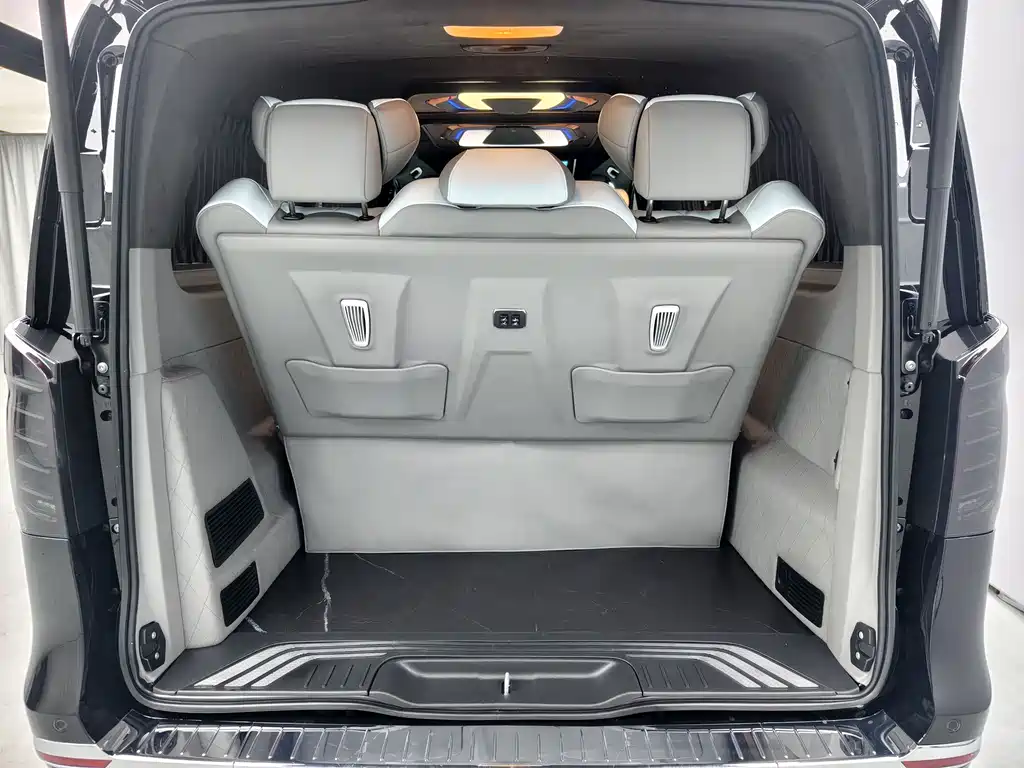 Vito 2023 2.0T Business Edition 7 seats купить на сайте DeffCars