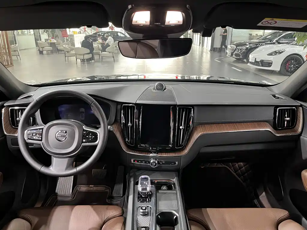 Volvo XC60 2023 B5 four-wheel drive Zhiyuan Deluxe Edition купить на сайте DeffCars