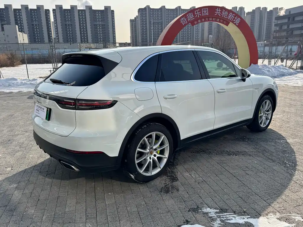 Cayenne New Energy 2021 Cayenne E-Hybrid 2.0T купить на сайте DeffCars