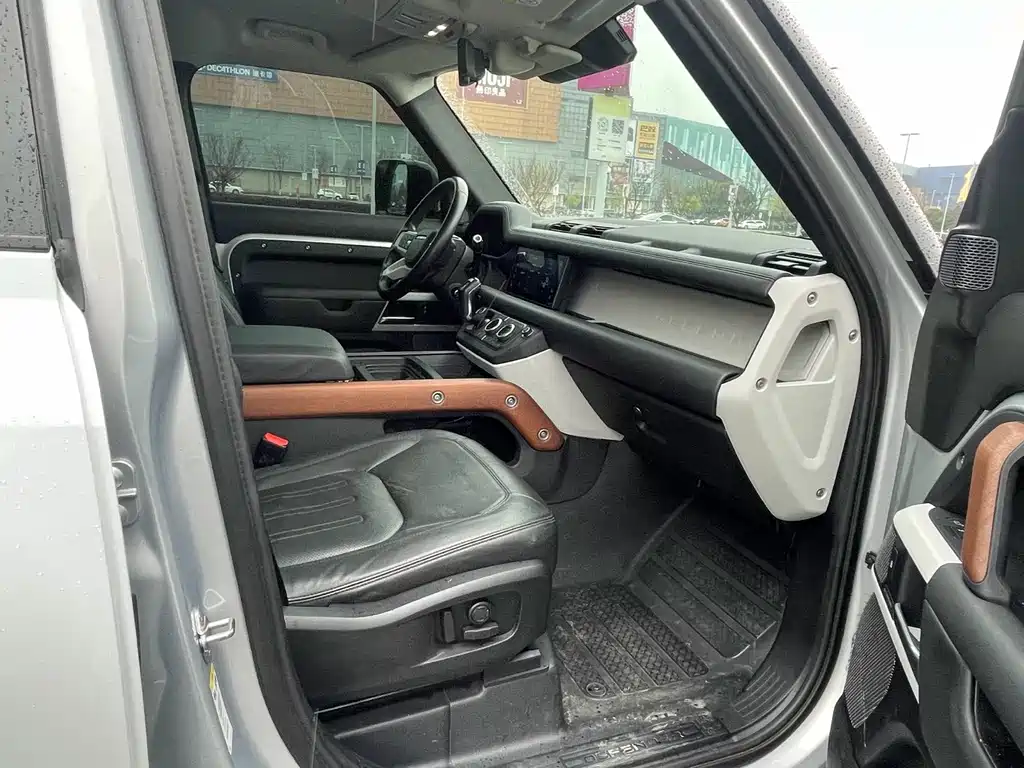 Land Rover Defender 2020 110 P400 first matte silver special package version купить на сайте DeffCars