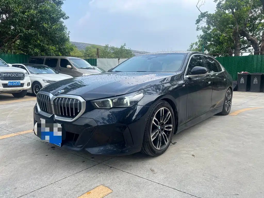 BMW 5 Series 2025 530Li Leading M Sports Package купить на сайте DeffCars