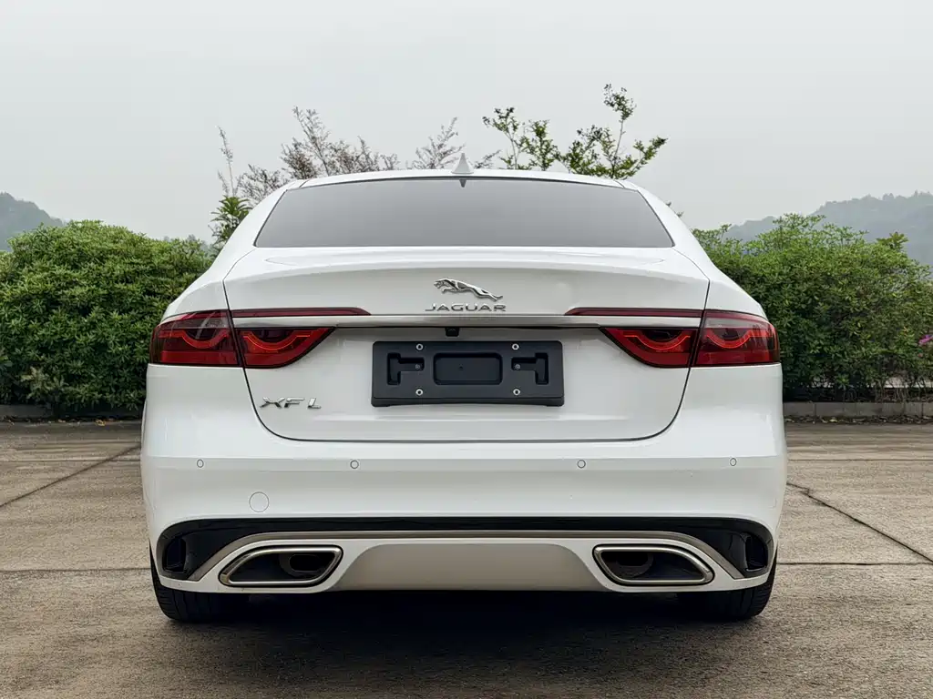 Jaguar XFL 2022 XFL 2.0T P250 two-wheel drive elite sports version купить на сайте DeffCars