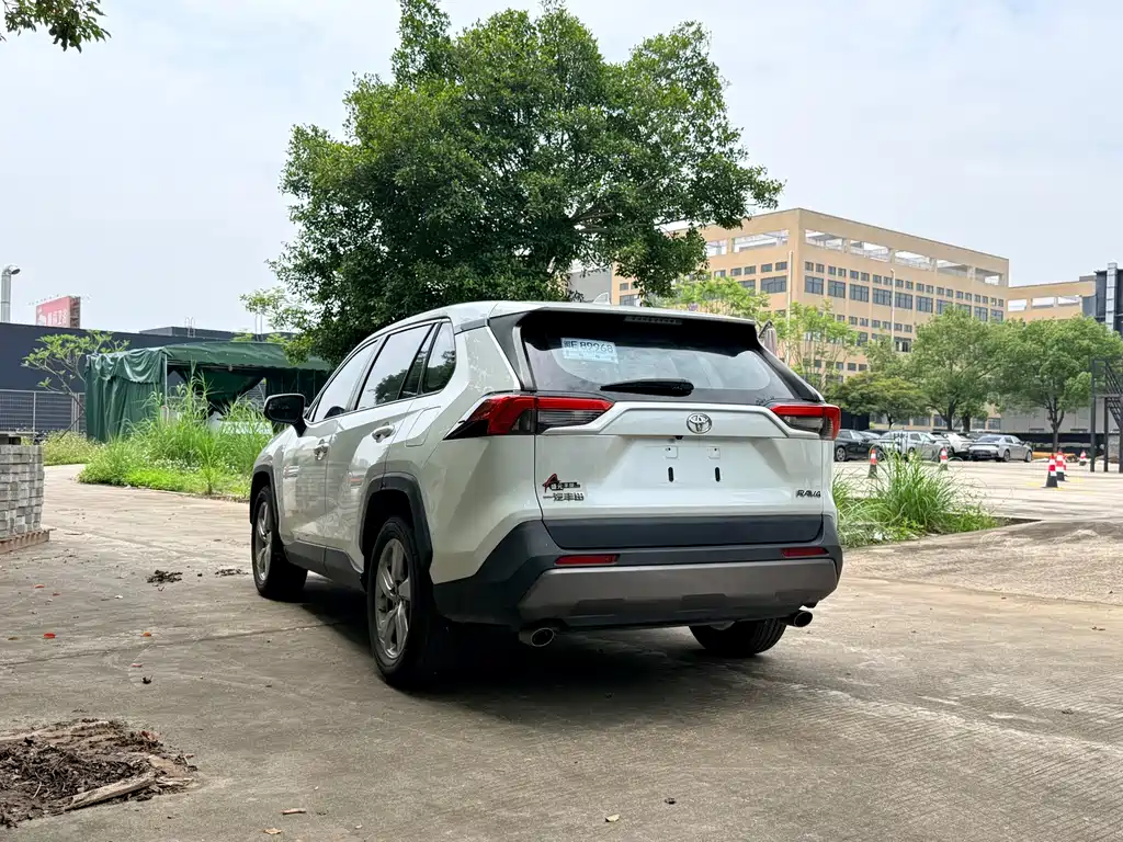 RAV4 Rongfang 2022 2.0L CVT two-wheel drive fashion version купить на сайте DeffCars