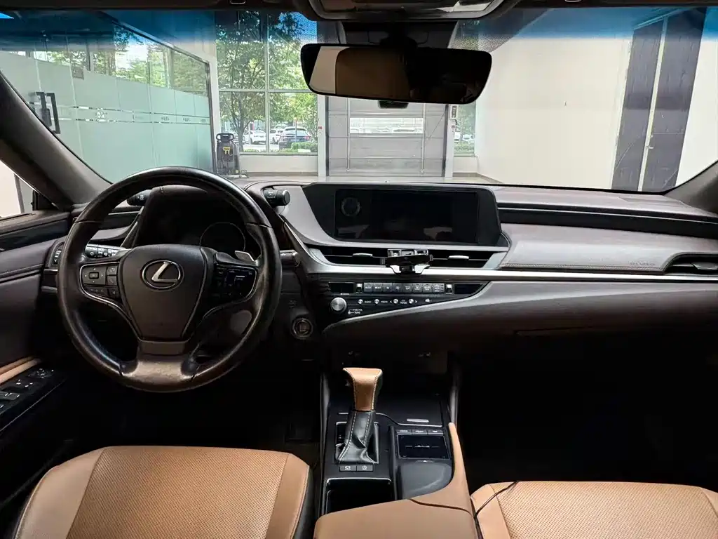 Lexus ES 2020 200 Excellence Edition купить на сайте DeffCars