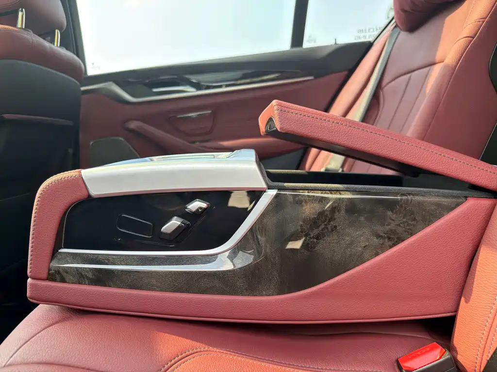 BMW 5 Series 2019 530Li Exclusive M Sports Package купить на сайте DeffCars