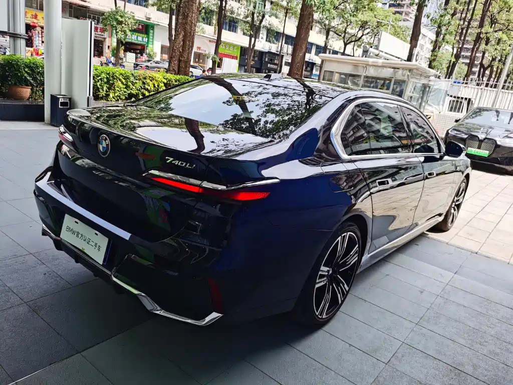 BMW 7 Series 2023 740Li Exclusive M Sports Package купить на сайте DeffCars