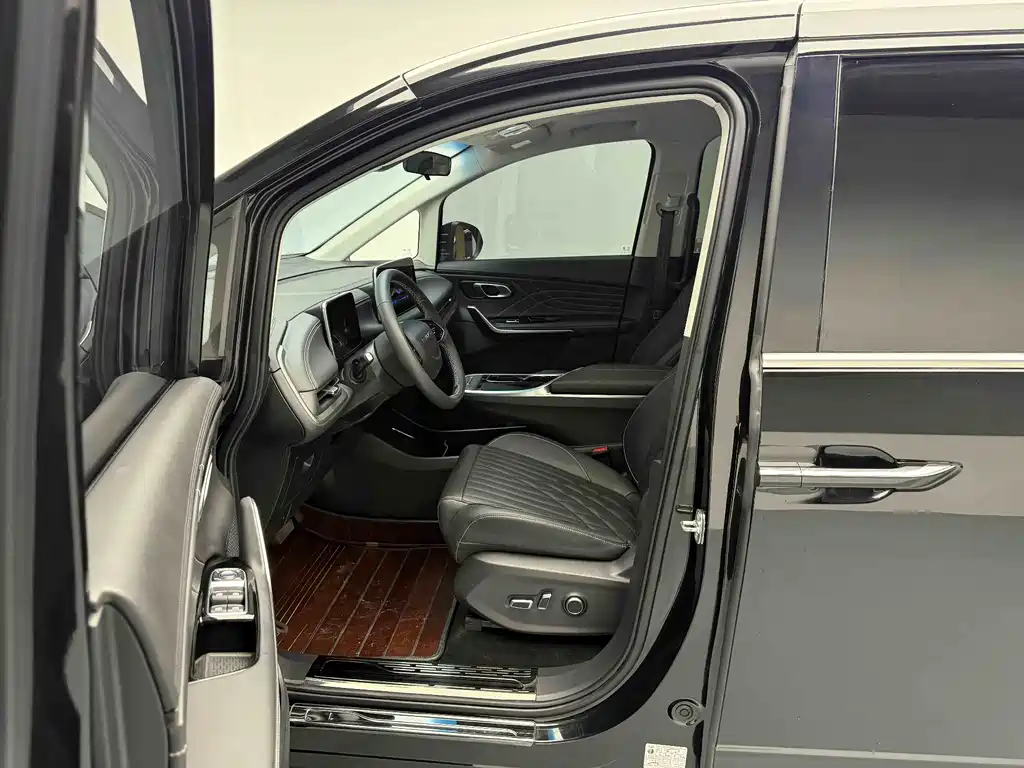 Maxus G90 2022 2.0T Nebula seven-seater version купить на сайте DeffCars