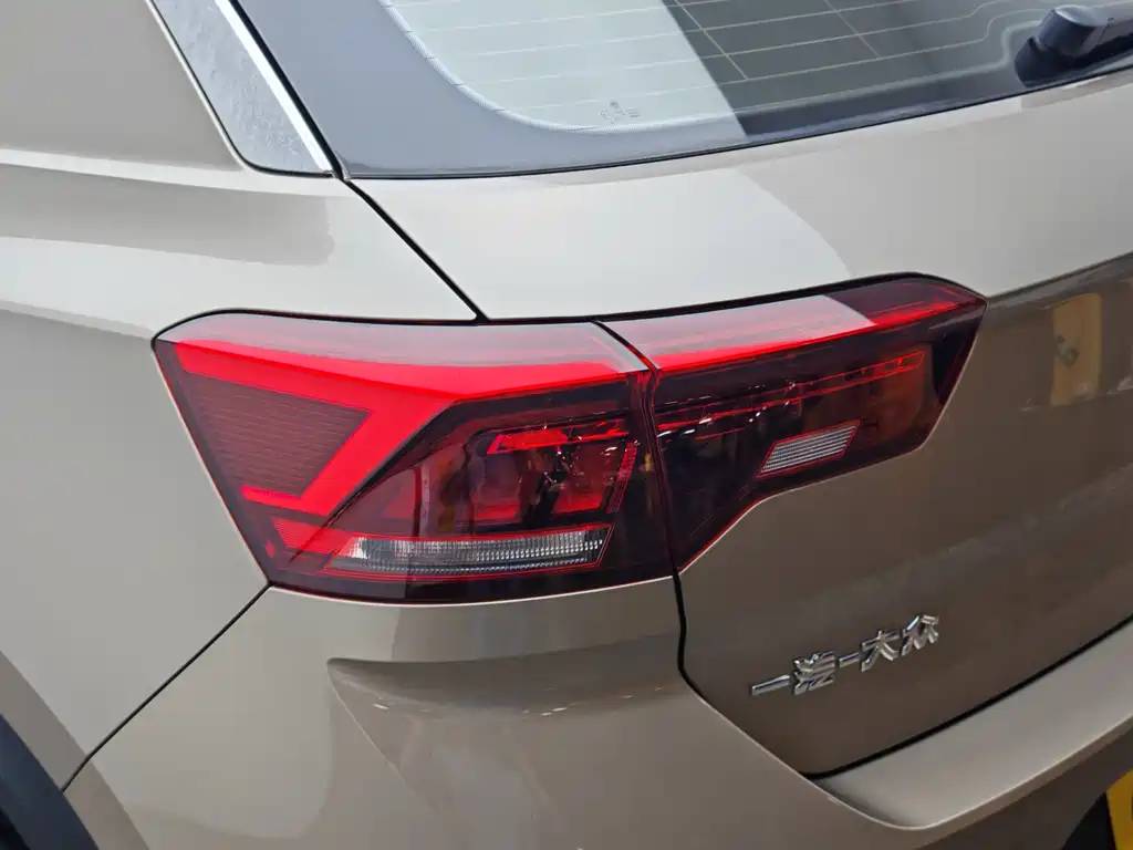 T-ROC 2021 280TSI DSG two-wheel drive elite intelligent version купить на сайте DeffCars