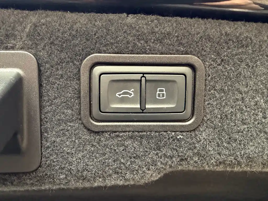 Audi A8 2022 A8L 50 TFSI quattro Comfort Collection Edition купить на сайте DeffCars