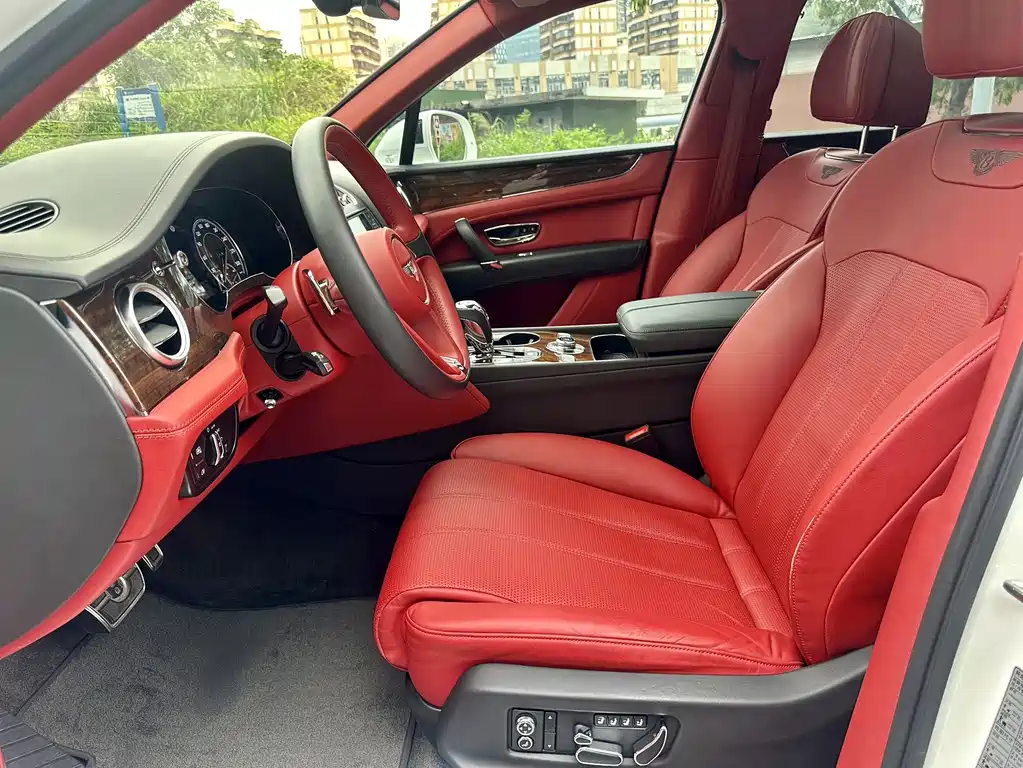 Bentayga 2018 4.0T V8 купить на сайте DeffCars