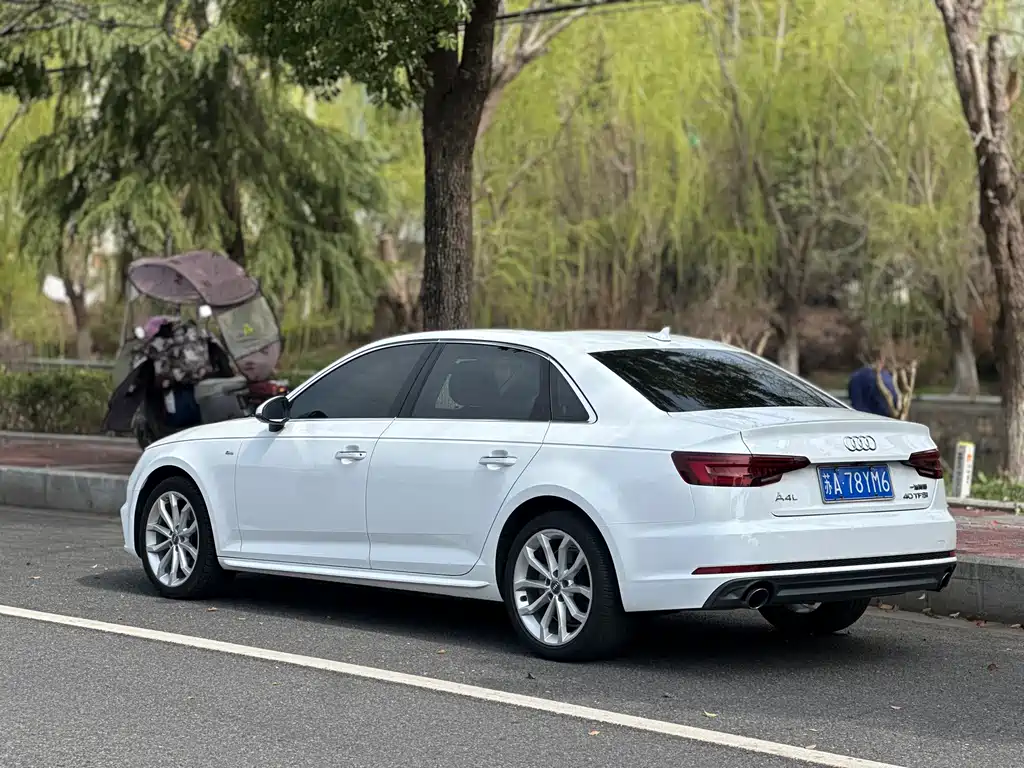 Audi A4L 2018 30th Anniversary Model 40 TFSI Fashion Model купить на сайте DeffCars