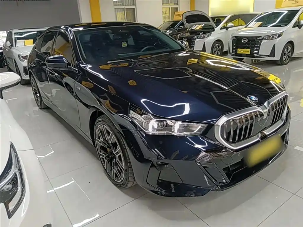 BMW 5 Series 2024 530Li Leading M Sports Package купить на сайте DeffCars