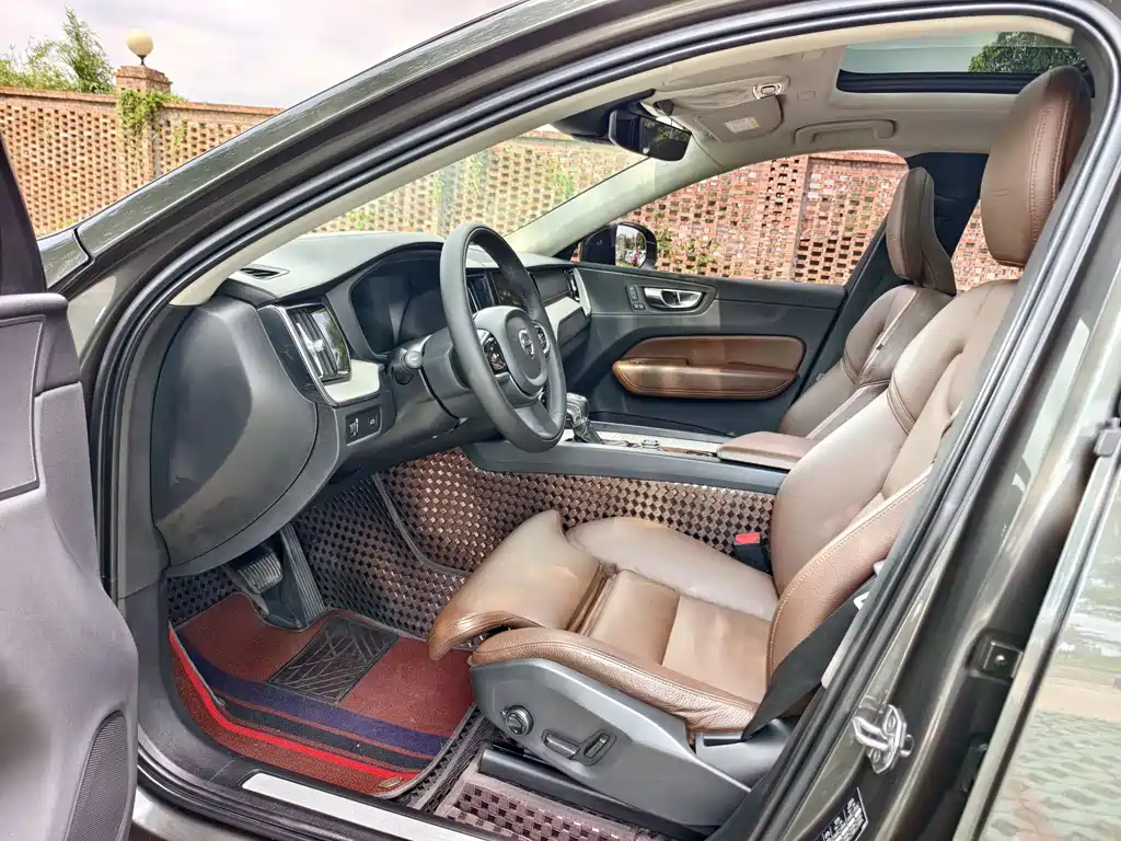 Volvo XC60 2020 T5 four-wheel drive Zhiyuan Deluxe Edition купить на сайте DeffCars