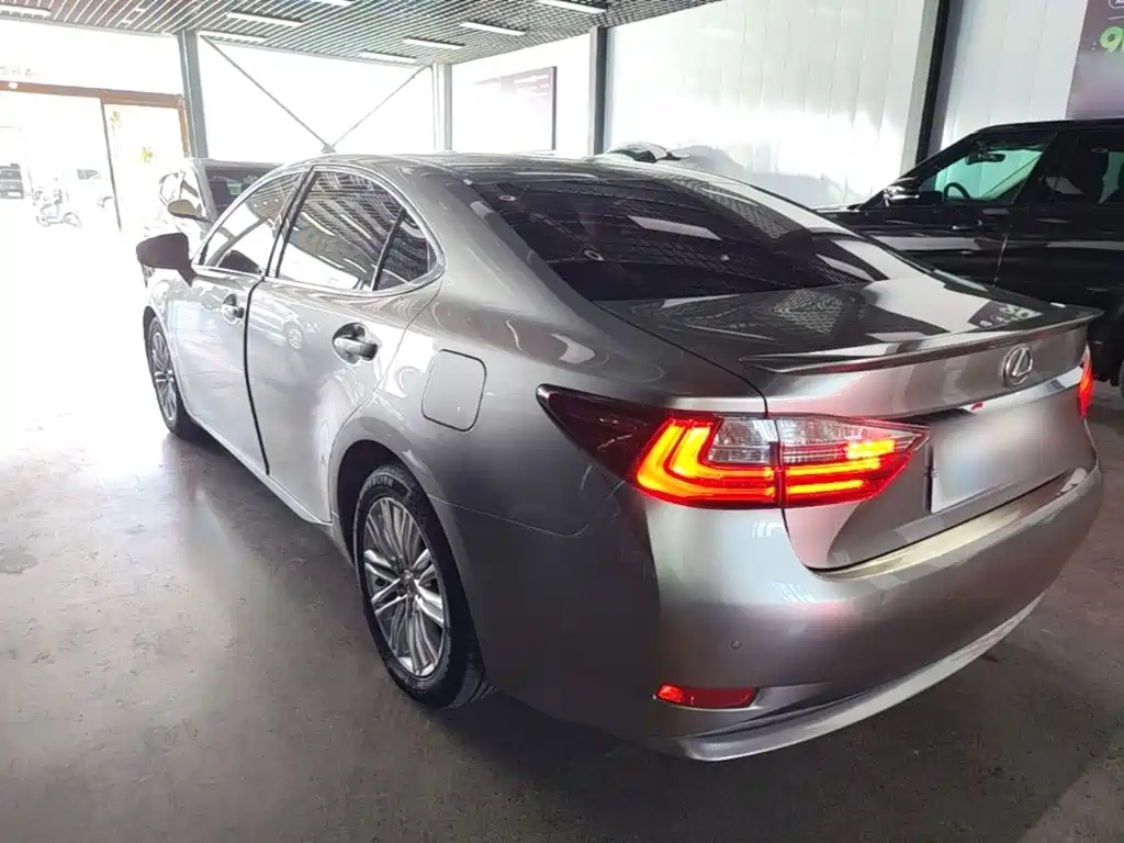 Lexus ES 2015 200 Elite Edition купить на сайте DeffCars
