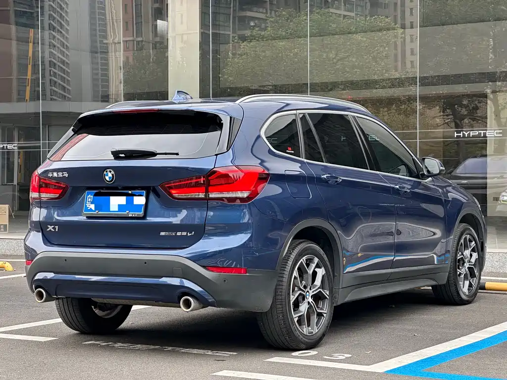 BMW X1 2021 sDrive25Li Leading Model купить на сайте DeffCars