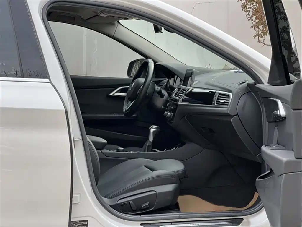 BMW 1 Series 2018 facelift 118i sports купить на сайте DeffCars