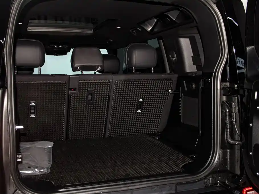 Land Rover Defender 2025 110 3.0T P400 X-Dynamic HSE купить на сайте DeffCars